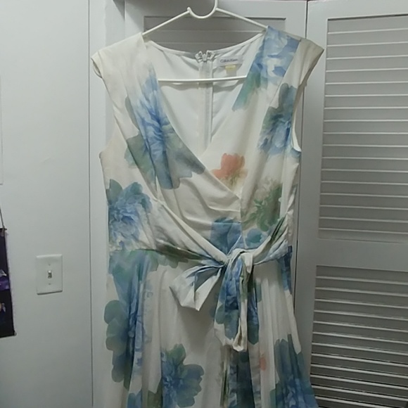 Calvin Klein Dress Size 6 - Picture 2 of 5
